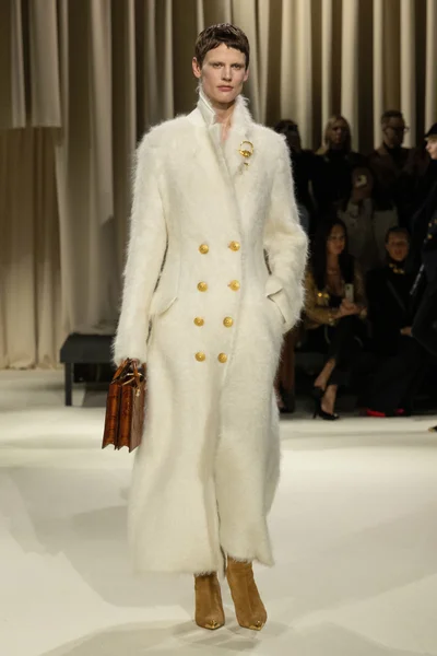 Look 12